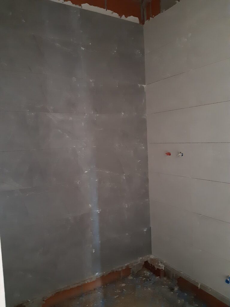 Alicatado en la reforma de un baño completo en Illescas