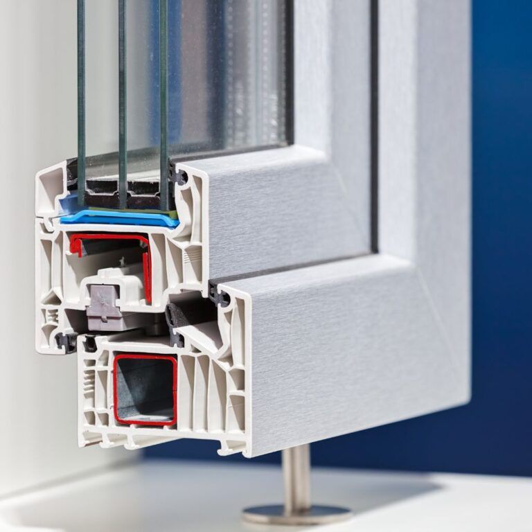 Sección de ventana de PVC mostrando perfil y cámara aislante en Illescas